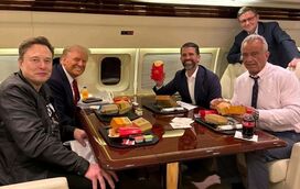 Bizarro: Donald Trump e Elon Musk deliciam-se com 'fastfood' a bordo de um avião privado