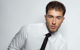 Aqui está Carlos Félix...o jovem que faz de Tony Carreira na nova série da TVI e Prime Video