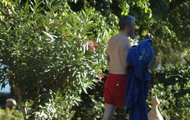 José Sócrates dez anos depois: a vida junto ao mar, com samba no pé e amigos milionários