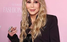 Cher revela o motivo surpreendente que a levou a perder a virgindade aos 14 anos: "Estava tão zangada"