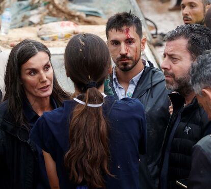 Regresso ao local onde voltaram a ser rei e rainha! Letizia e Felipe regressam à fustigada Catarroja, agora com as filhas