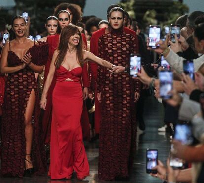 Fátima Lopes apresenta coleção arrojada para a próxima estação, num desfile marcado pela presença de Sofia Ribeiro