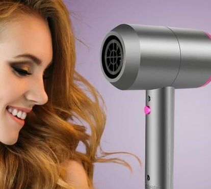 A Black Friday deixou este secador de nova geração a mais de 60 por cento de desconto! Reduz o frizz e dá mais brilho ao cabelo