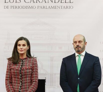Letizia veste-se de Carolina Herrera da cabeça aos pés