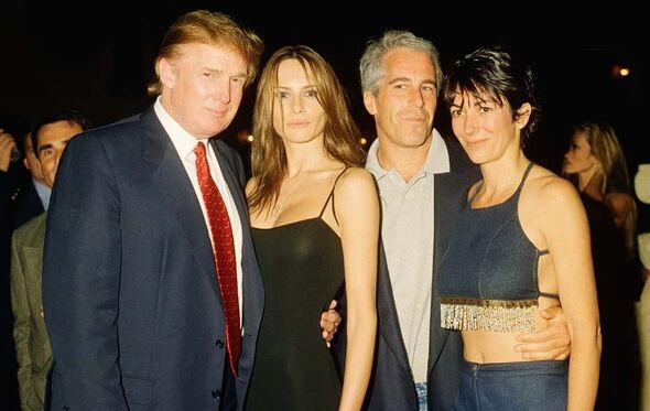 Donald Trump e Jeffrey Epstein com as mulheres