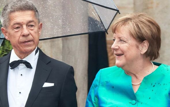 Angela Merkel, Joaquim Sauer