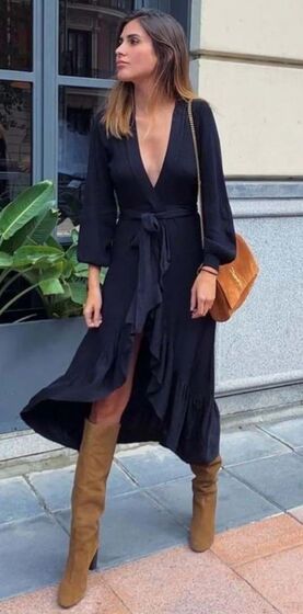 Vestidos e botas de cano alto… a grande tendência deste outono para as mulheres com mais de 50 anos