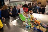 Marcelo Rebelo de Sousa no banco alimentar contra a fome 