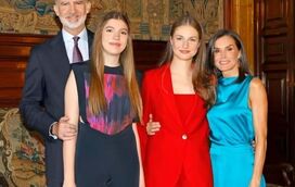 Era (só) para ser um simples postal de Natal… mas felicitações geram críticas a Felipe e Letizia e até a princesa Leonor leva por tabela