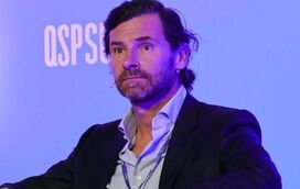 "Nem parece o mesmo": André Villas-Boas, de cabeça perdida, acusa a pressão e preocupa família e amigos
