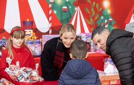 Família real do Mónaco oferece presentes de Natal às crianças monegascas