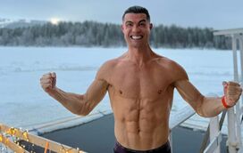 SIIMM! O impressionante momento em que Cristiano Ronaldo mergulha em água gelada com temperaturas negativas na Lapónia