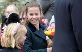 Provocação a Meghan? Princesa Charlotte dá nas vistas com joia luxuosa desenhada por ex-namorada de Harry