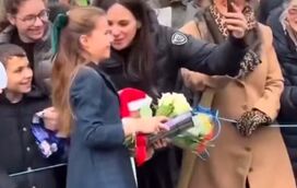 Show Charlotte! O momento em que a princesa parou para tirar selfies com os súbditos