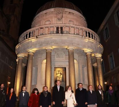 Letizia opta por look branco integral em viagem a Itália