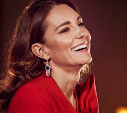 Que esperta que ela é. Kate muda cores do visual para se tornar rainha do povo