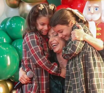 Luciana Abreu surpreende com as filhas em palco! Amoor e Valentine mostram talento para a música