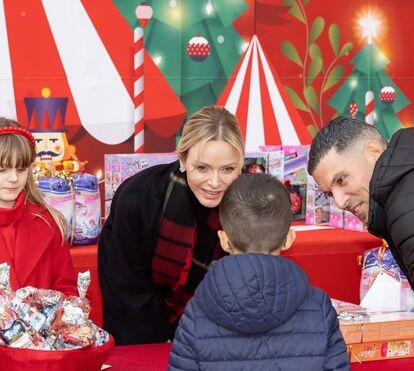 Família real do Mónaco oferece presentes de Natal às crianças monegascas