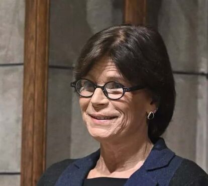 Então no que ficamos? Stéphanie comunicou retirada da vida pública, mas há uma função que não pode largar