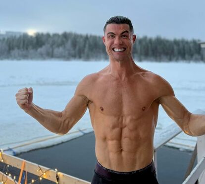 SIIMM! O impressionante momento em que Cristiano Ronaldo mergulha em água gelada com temperaturas negativas na Lapónia