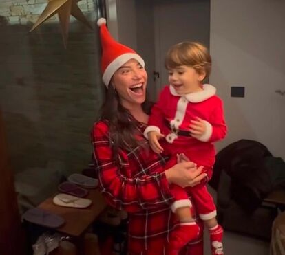 A alegria do filho de David Carreira no momento da chegada do pai Natal