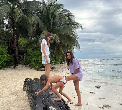 Praia paradisíaca. Cláudia Vieira está de férias no México e até mostra rosto da filha mais nova em fotos de encantar