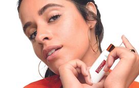 Vitamina C! Este é o ingrediente que faz a diferença na sua pele e que está em todos os produtos do momento