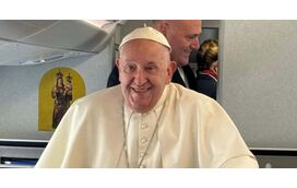 O Papa das 7 vidas: como Francisco fintou a morte, aprendeu a encarar o mundo e se prepara para a batalha final 