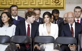 Mark Zuckerberg encantado com a noiva de Jeff Bezos