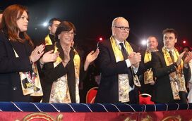 Alberto II, Stéphanie, Louis, Camille e Marie no Circo de Monte-Carlo