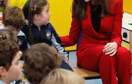Como nunca a viu! Rainha Letizia conta histórias a alunos da infantil