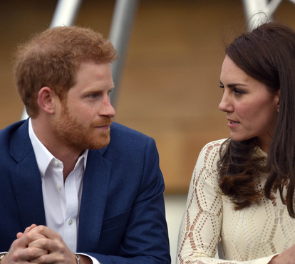 Novos dados revelam reações diferentes de William e Kate à saída do príncipe Harry: tristeza e indiferença na família real