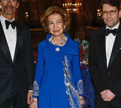 Sofia de Espanha sorridente nos 150 anos do Palais Garnier