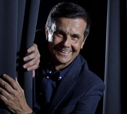 Após deixar ex-mulher 'pendurada' no tribunal, Jorge Gabriel diverte-se na noite com nova namorada
