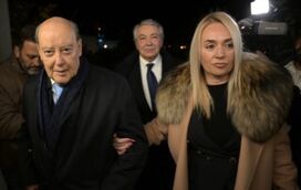 Santa benfeitora ou caçadora de heranças? Viúva de Pinto da Costa é acusada de desviar milhões em património, mas amigos do marido saem em sua defesa
