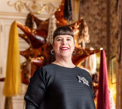 A celebração da exuberância: Joana Vasconcelos expõe em Lisboa o seu Porsche mergulhado em talha dourada
