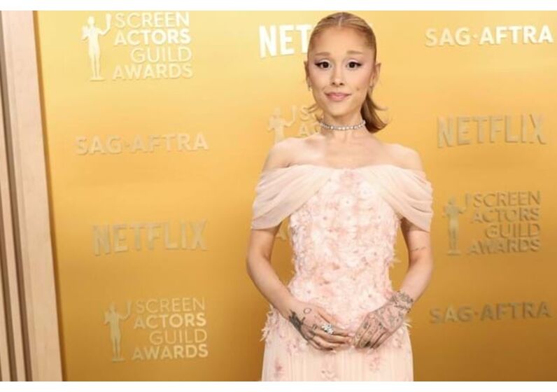Ariana Grande em Loewe.