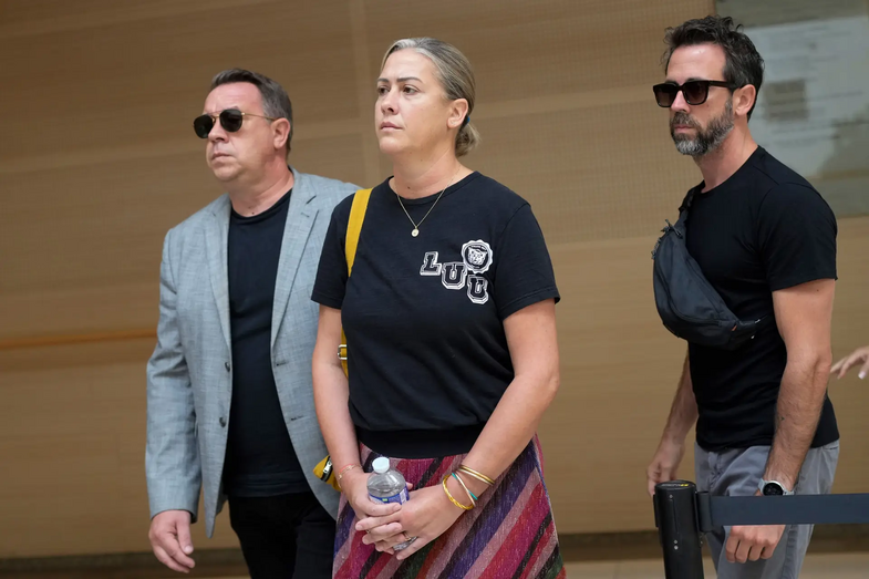 Caroline Darian e os irmãos
