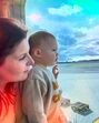 Maria Botelho Moniz e filho