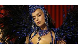 Irina Shayk debuta no Carnaval do Rio de Janeiro e leva sensualidade à Sapucaí