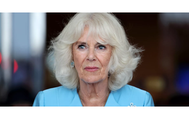 Por onde anda Carlos III? Camilla surpreende ao aparecer feliz ao lado do ex-marido