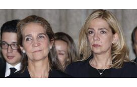 O drama das infantas Elena e Cristina: criticadas pelo pai, o rei Juan Carlos, e ignoradas pela mãe, a rainha Sofia