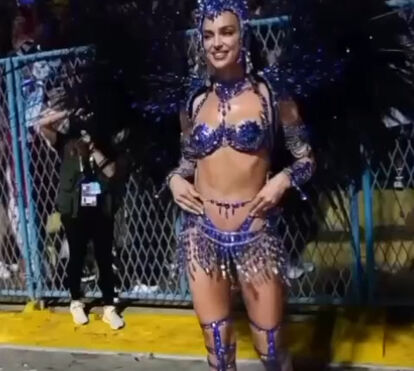Irina Shayk debuta no Carnaval do Rio de Janeiro e leva sensualidade à Sapucaí