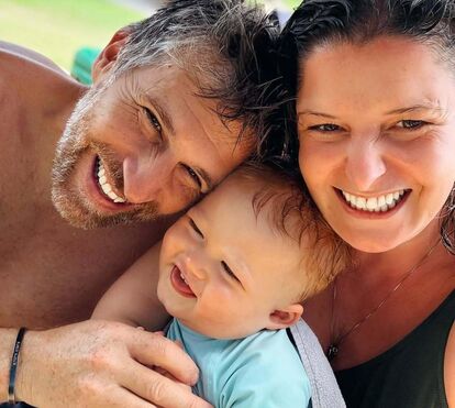 Enfim, todos juntos! Maria Botelho Moniz feliz ao lado do companheiro e do filho