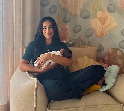 Momento polémico! Rita Pereira mostra-se a cozinhar com a filha aos berros no berço: 'É só birra'