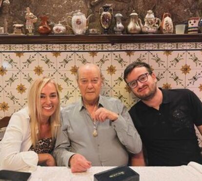 No meio da guerra de partilhas da herança de Pinto da Costa, o neto mantém-se fiel ao avô e defende a viúva Cláudia Campo