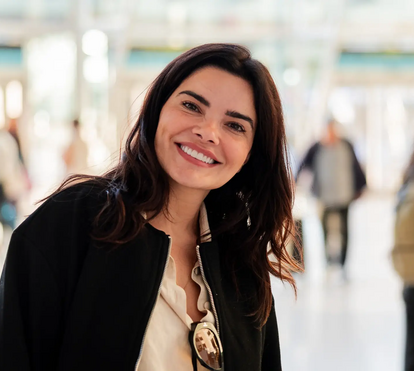 Estrela da Globo, Vanessa Giácomo, já está em Portugal e mostra encontro com a nova colega Cláudia Vieira