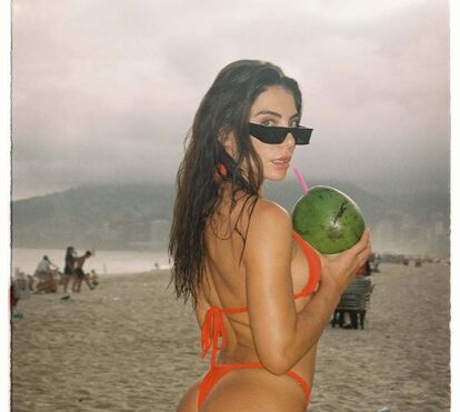 As imagens de Carolina Carvalho de férias no Brasil que aqueceram as redes sociais