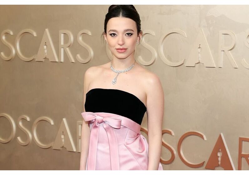 Mikey Madison em Christian Dior.