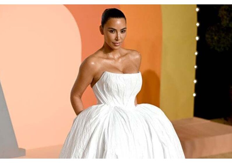 Kim Kardashian em Balenciaga.
